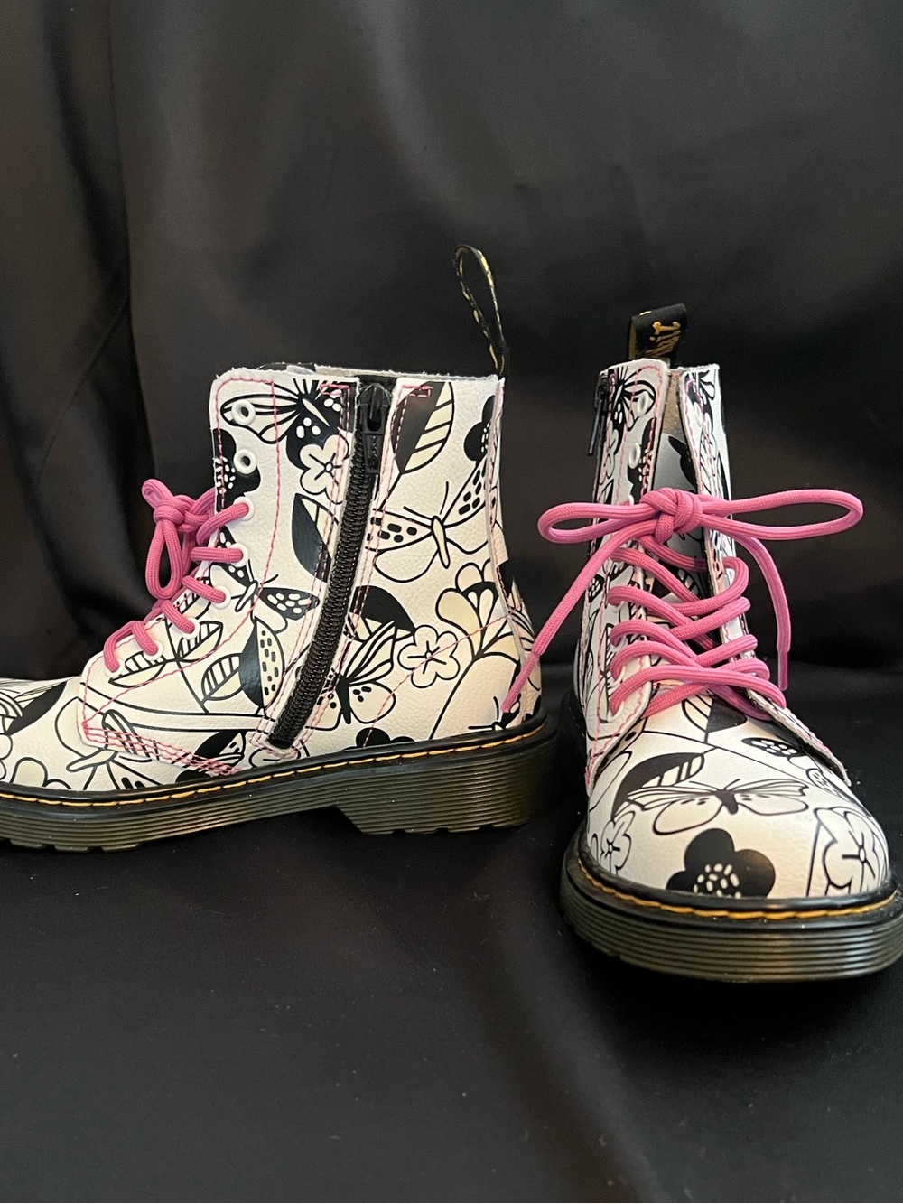 Dr. Martens White Floral kids boots